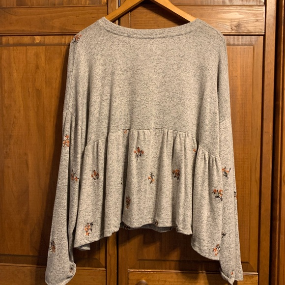 Francesca’s Women’s Sweater Size XL - Picture 2 of 12